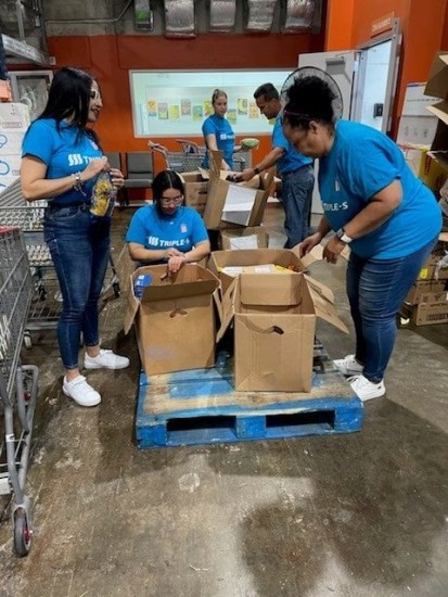 Fundación Triple-S lleva voluntarios al Banco de Alimentos